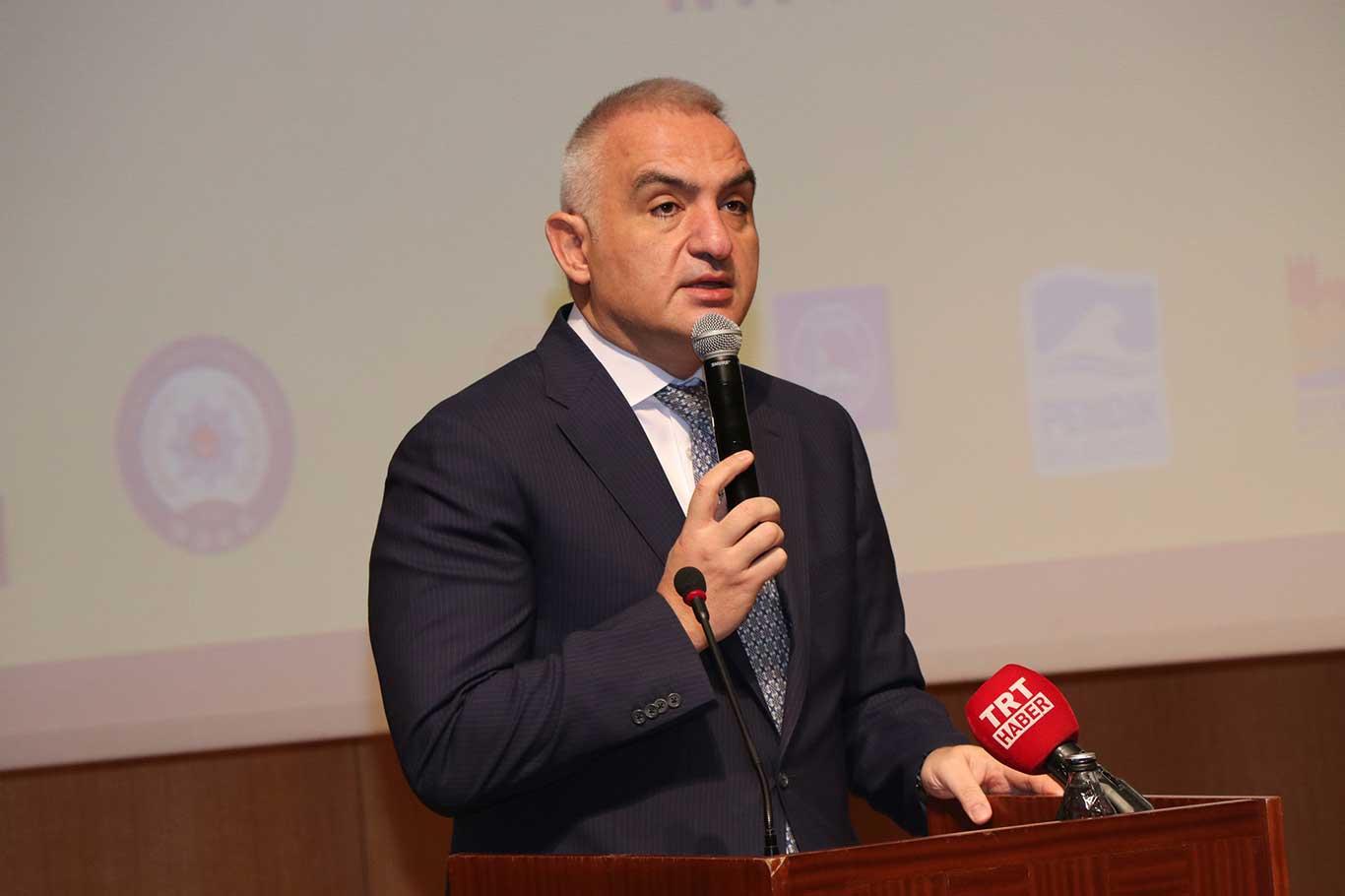 Bakan Ersoy: "Turizm hem İstanbul hem Türkiye için çok önemli" Bakan Ersoy: "Turizm hem İstanbul hem Türkiye için çok önemli"